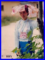Beautiful Hakka maiden. Babushka loves Hakka maids' aprons!